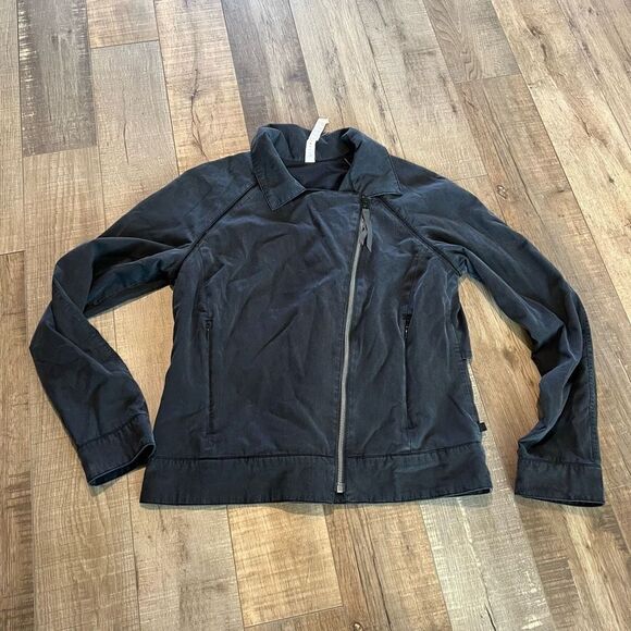 lululemon athletica Jackets & Blazers - Lululemon Black Soft Summer Jacket
Size 6